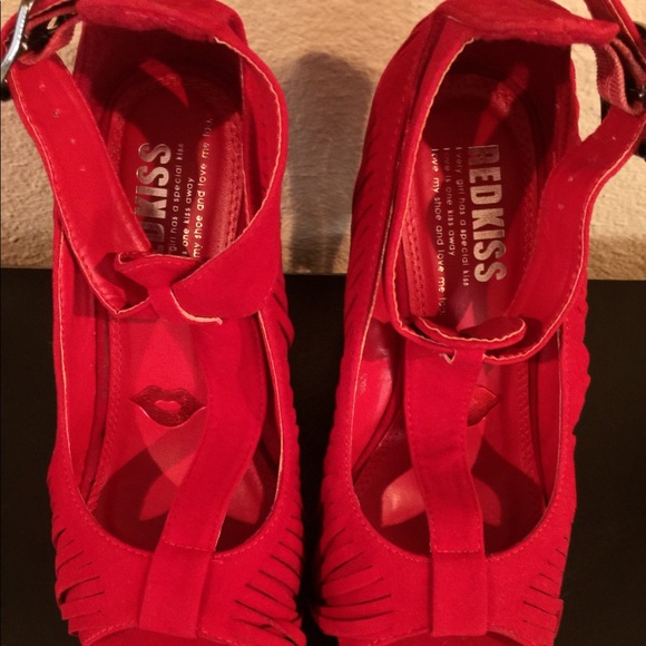 Red Fringe Wedge Suede Platform Shoes - Picture 2 of 4